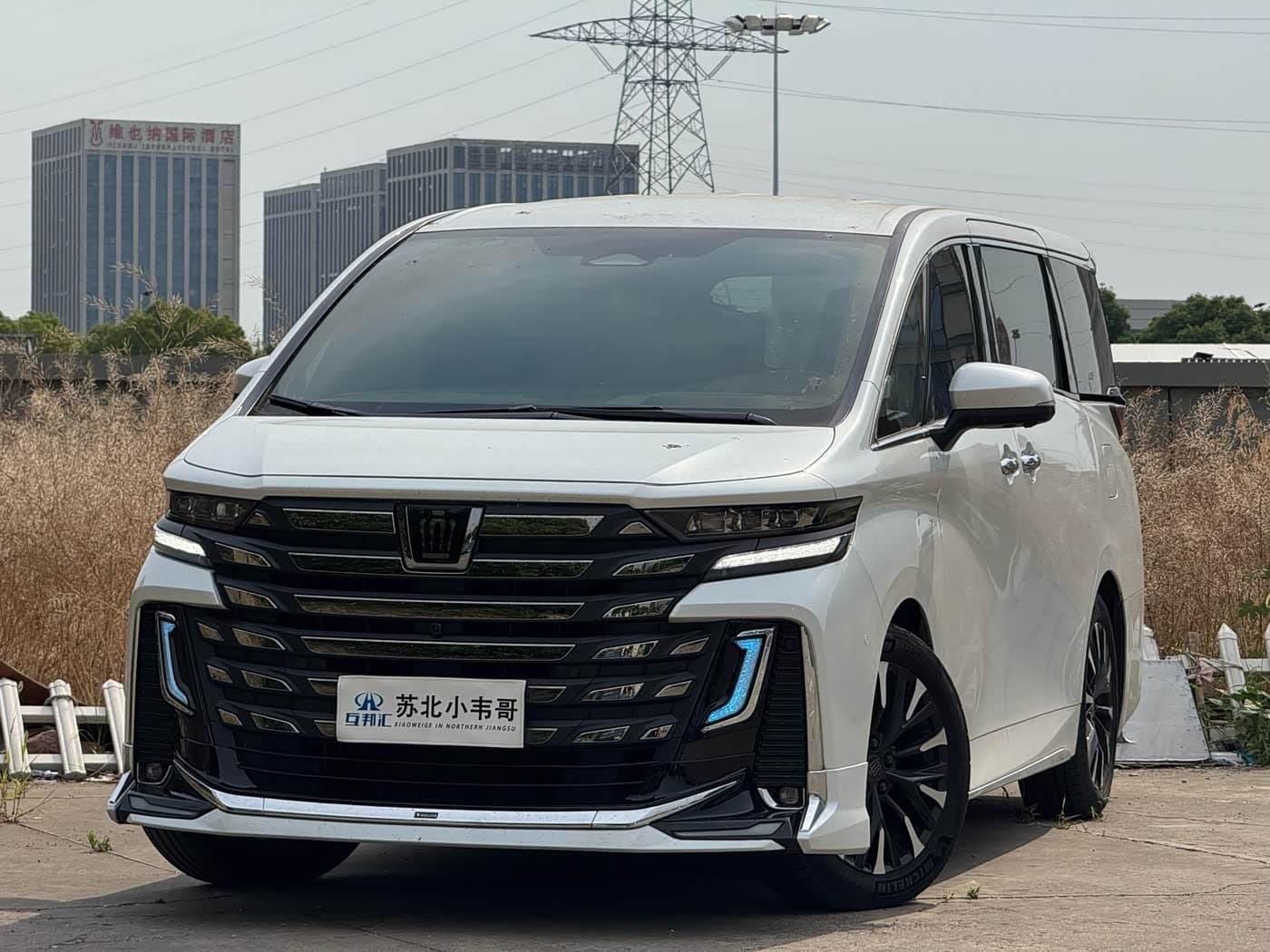 2023 Toyota Vellfire White, 33,000 km, China export – photo 1