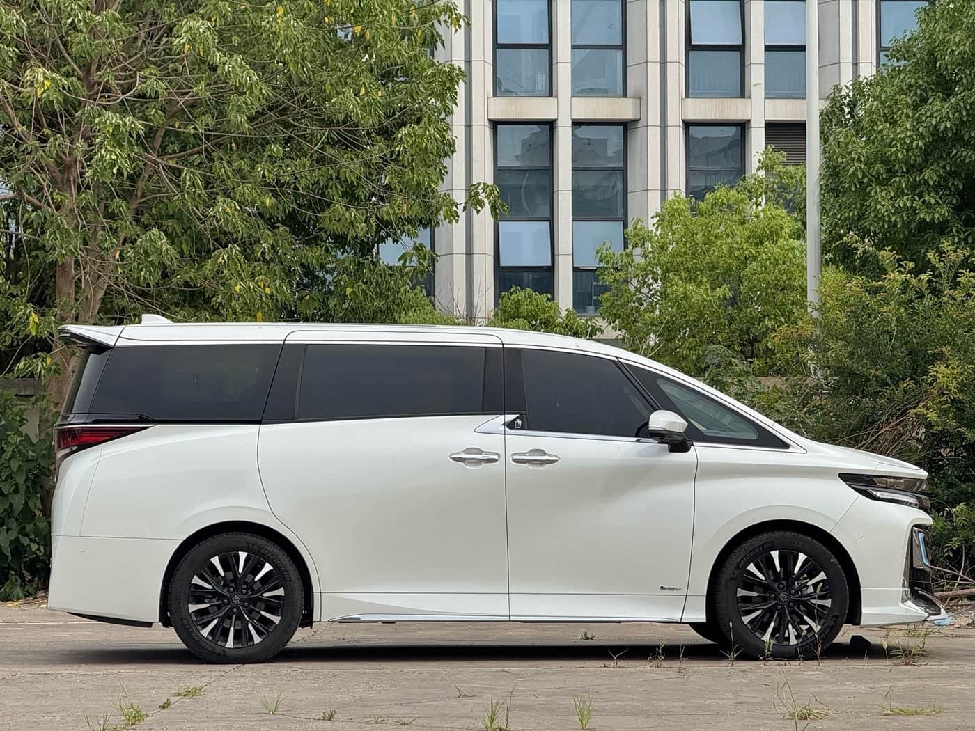 2023 Toyota Vellfire White, 33,000 km, China export – photo 3