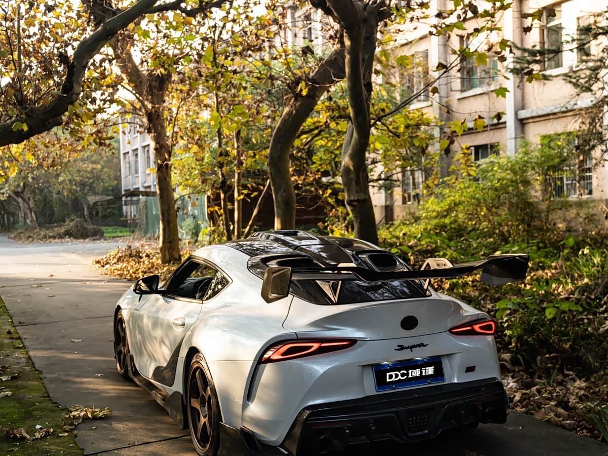 2021 Toyota Supra 银灰色, 15,000 km, China export – photo 2