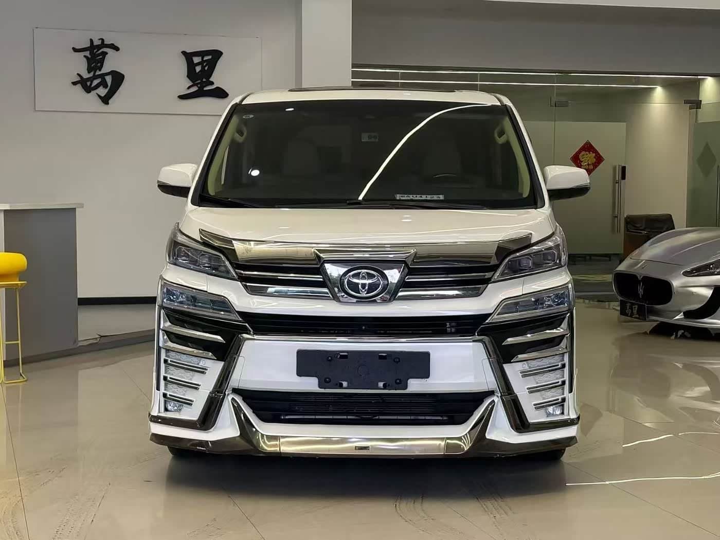 2019 Toyota Vellfire White, 60,000 km, China export – photo 2