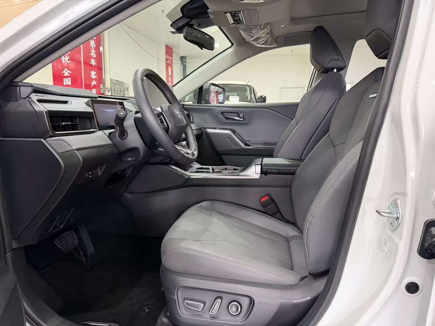 2025 Toyota Wildlander White, 500 km, China export – photo 4