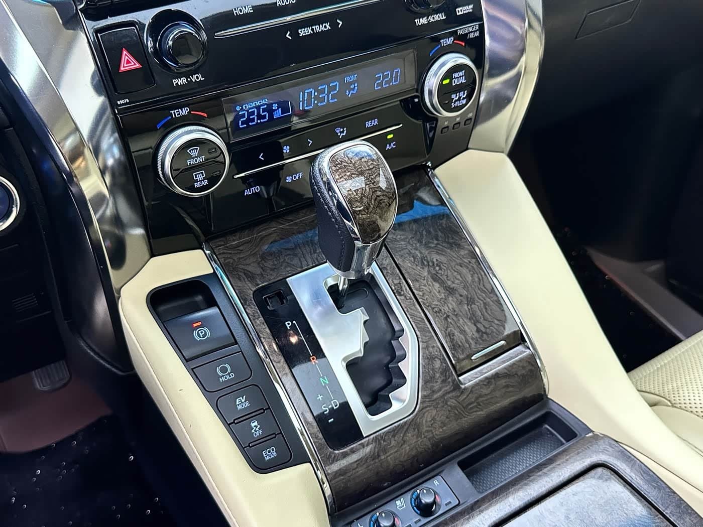 2019 Toyota Vellfire White, 100,000 km, China export – photo 7