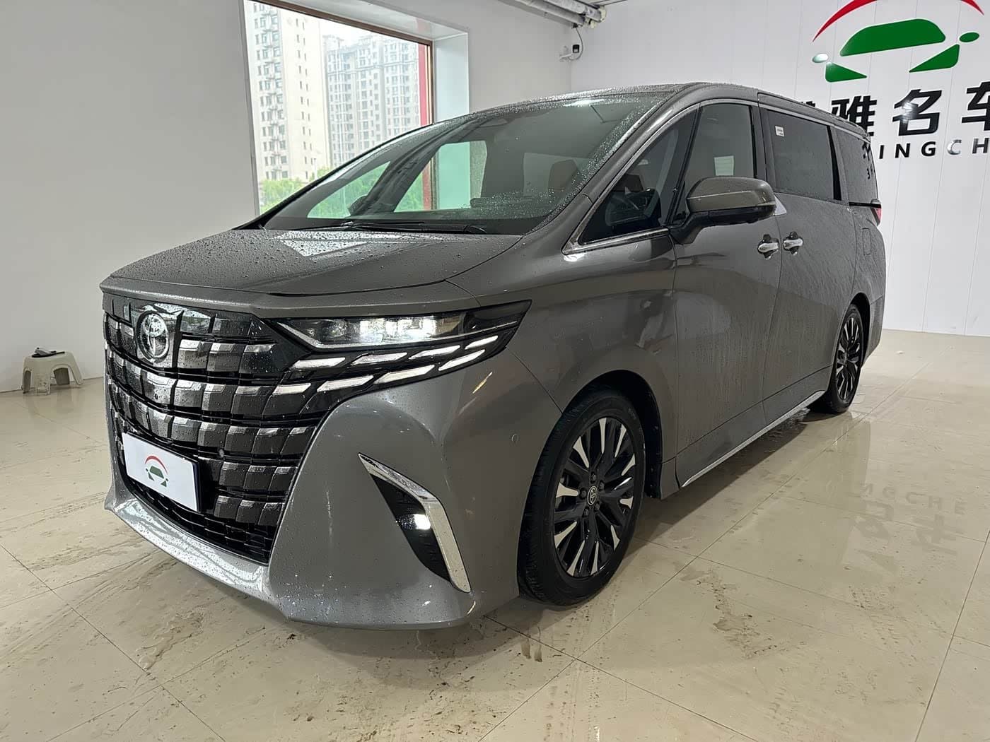 2023 Toyota Alphard 银灰色, 96,000 km, China export – photo 2