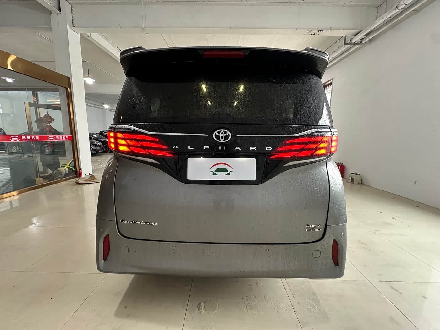 2023 Toyota Alphard 银灰色, 96,000 km, China export – photo 3