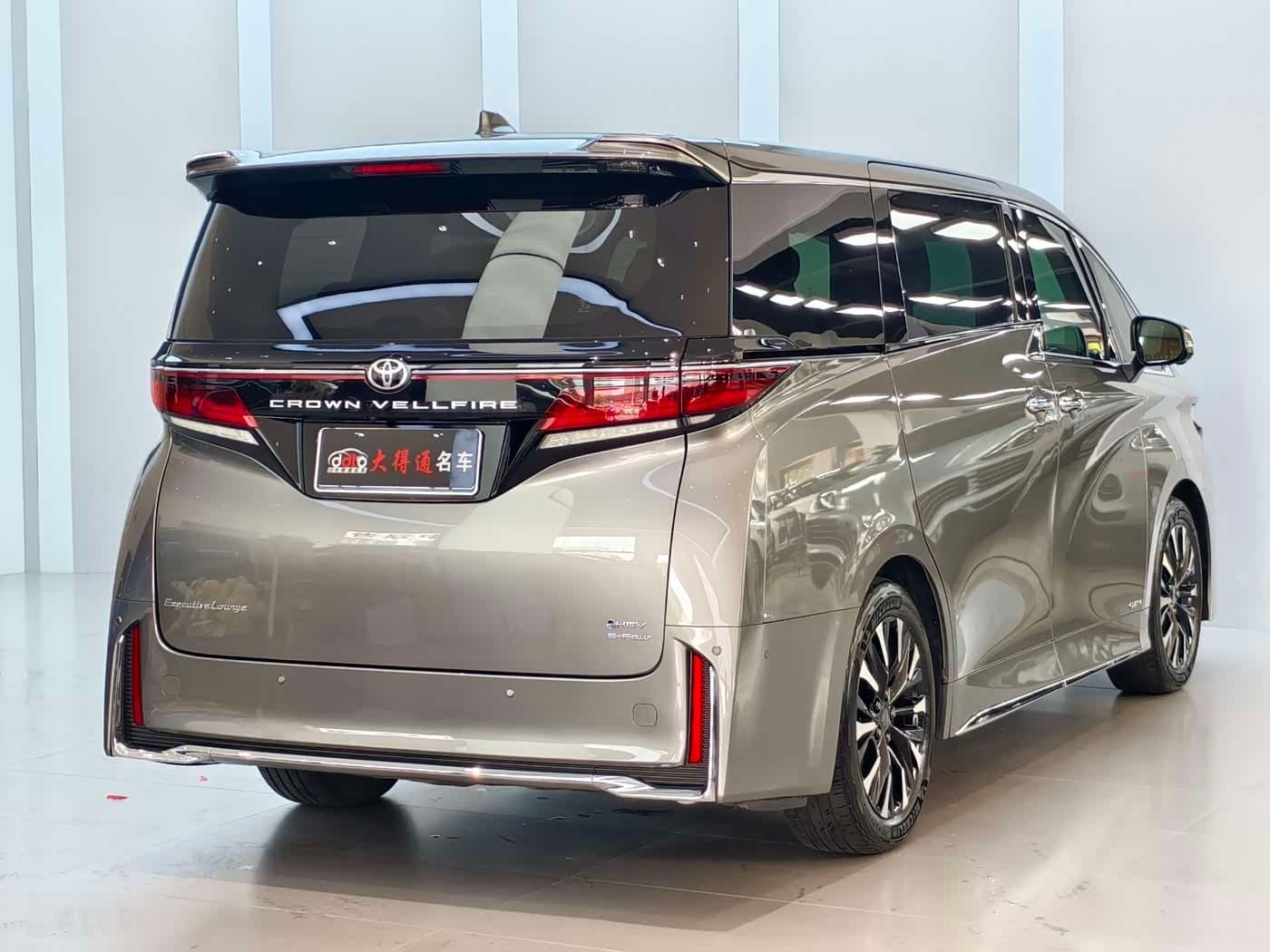 2023 Toyota Vellfire Champagne, 26,000 km, China export – photo 3