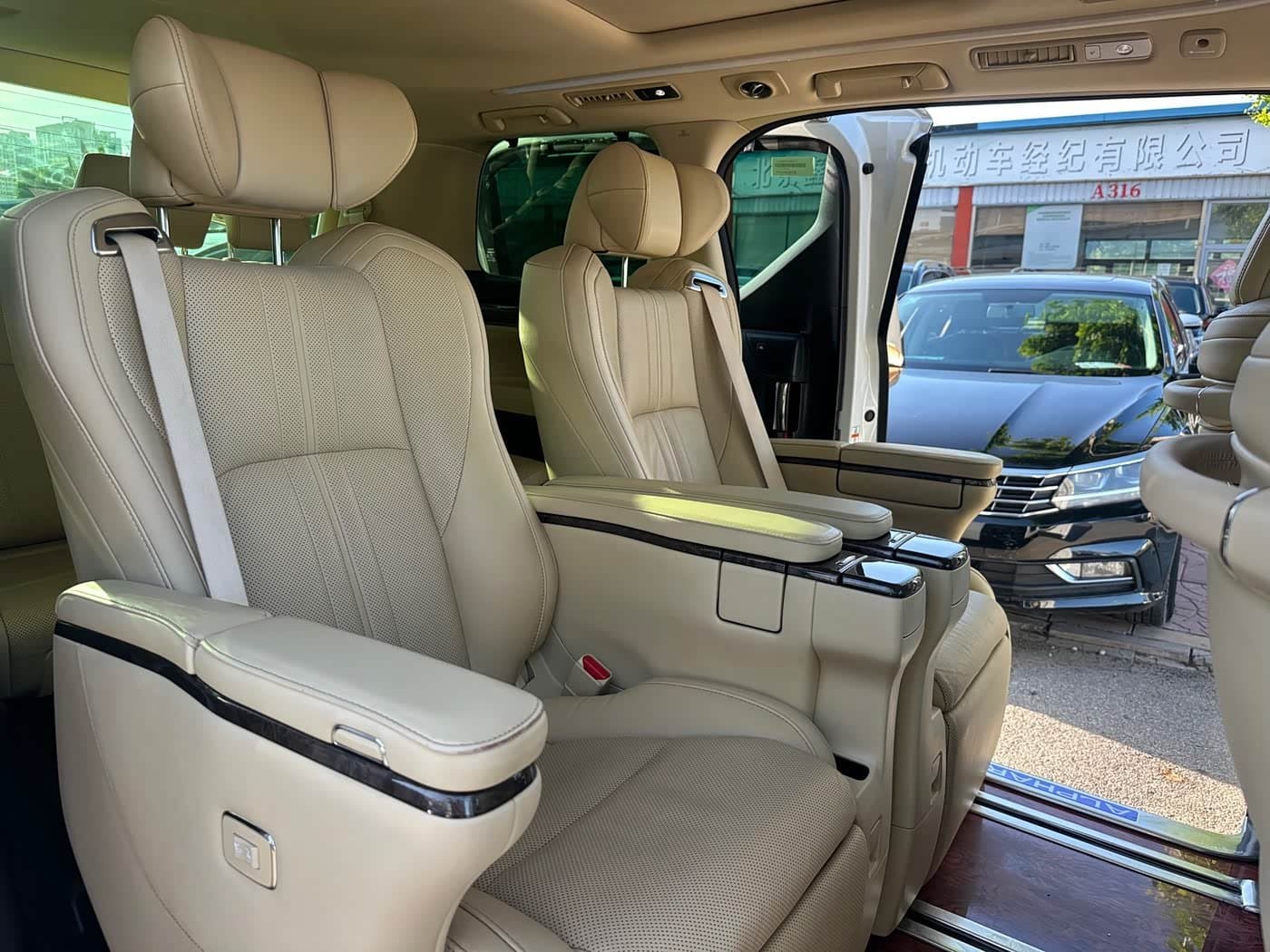 2019 Toyota Alphard White, 145,000 km, China export – photo 6