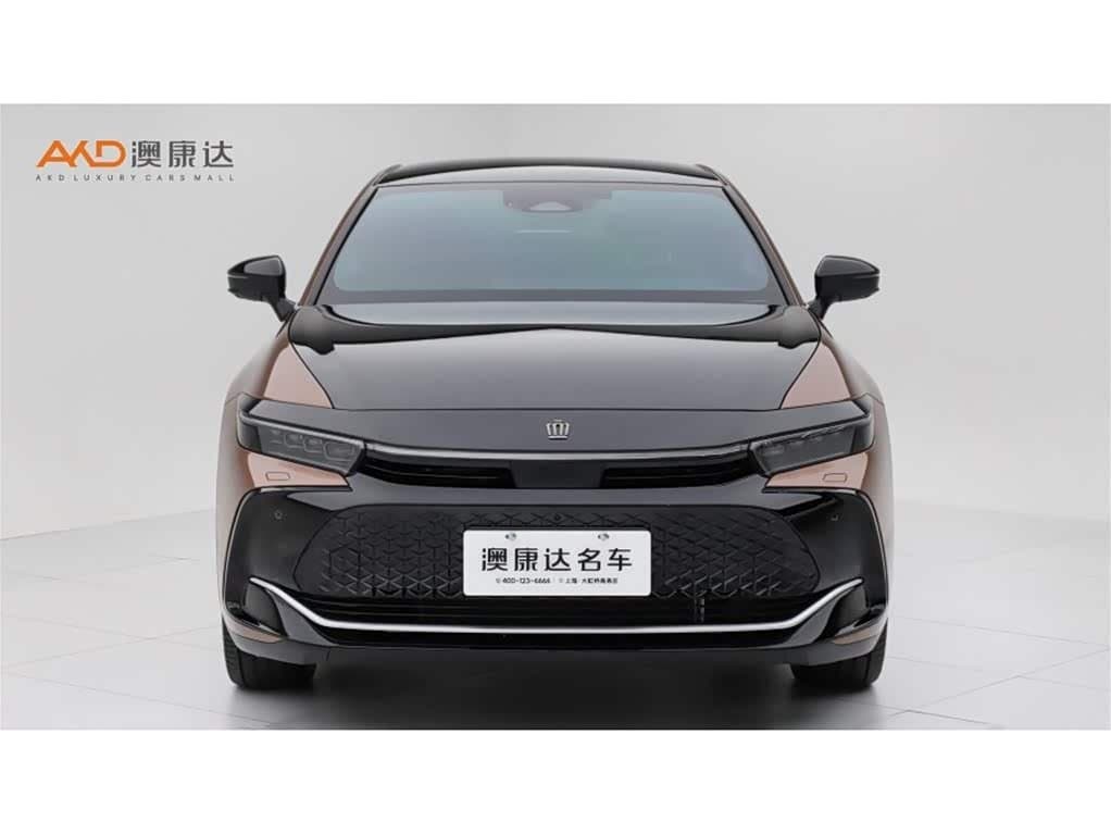 2017 Toyota Crown --, 8,000 km, China export – photo 2