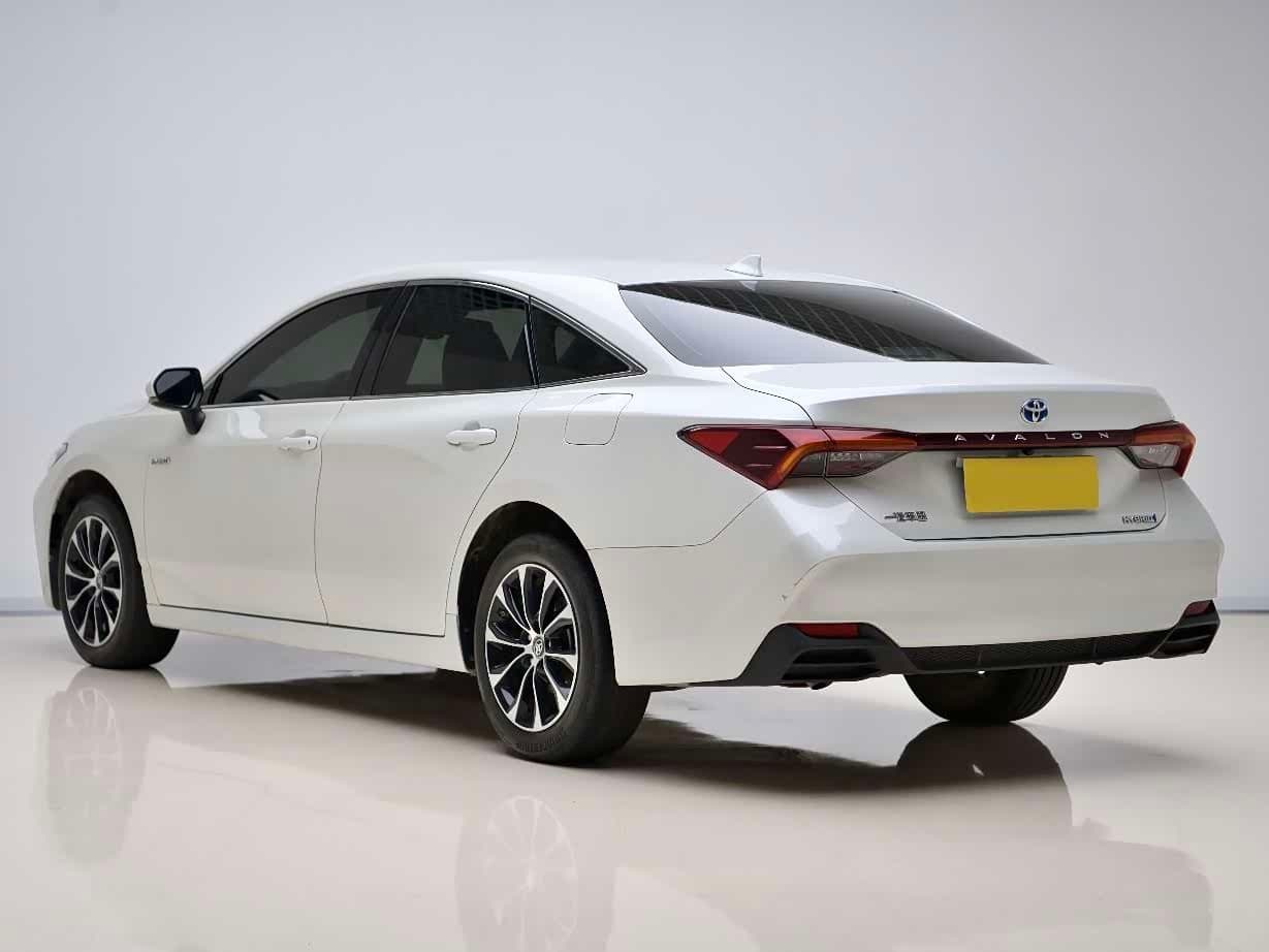 2023 Toyota Avalon White, 27,700 km, China export – photo 3