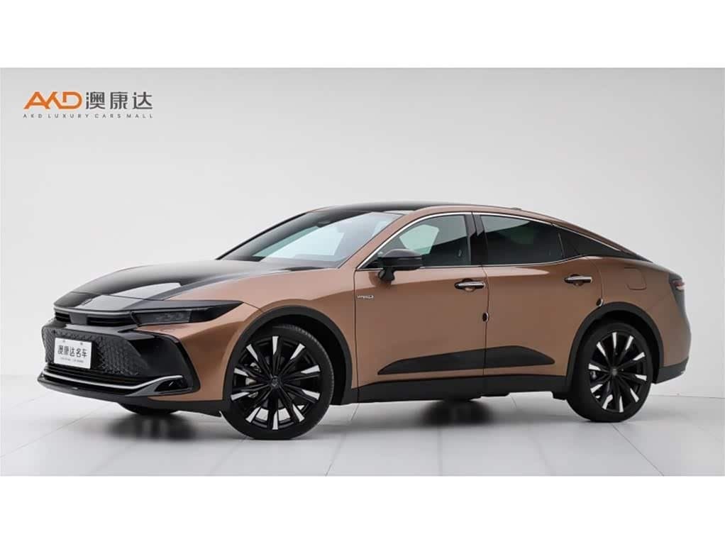2017 Toyota Crown --, 8,000 km, China export – photo 1