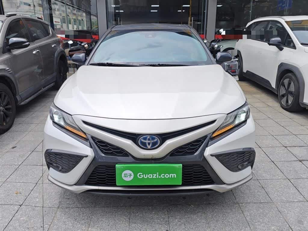 2021 Toyota Camry White, 67,000 km, China export – photo 3