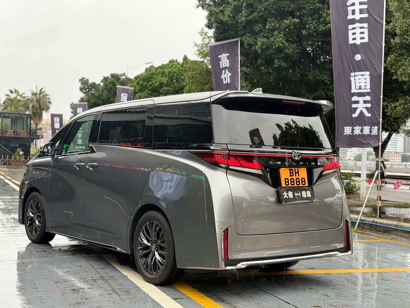 -- Toyota Vellfire 银灰色, 200 km, China export – photo 7