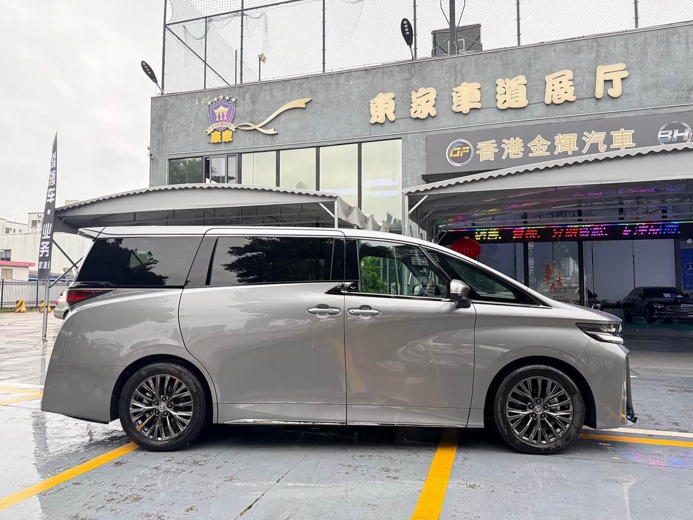 -- Toyota Vellfire 银灰色, 200 km, China export – photo 4