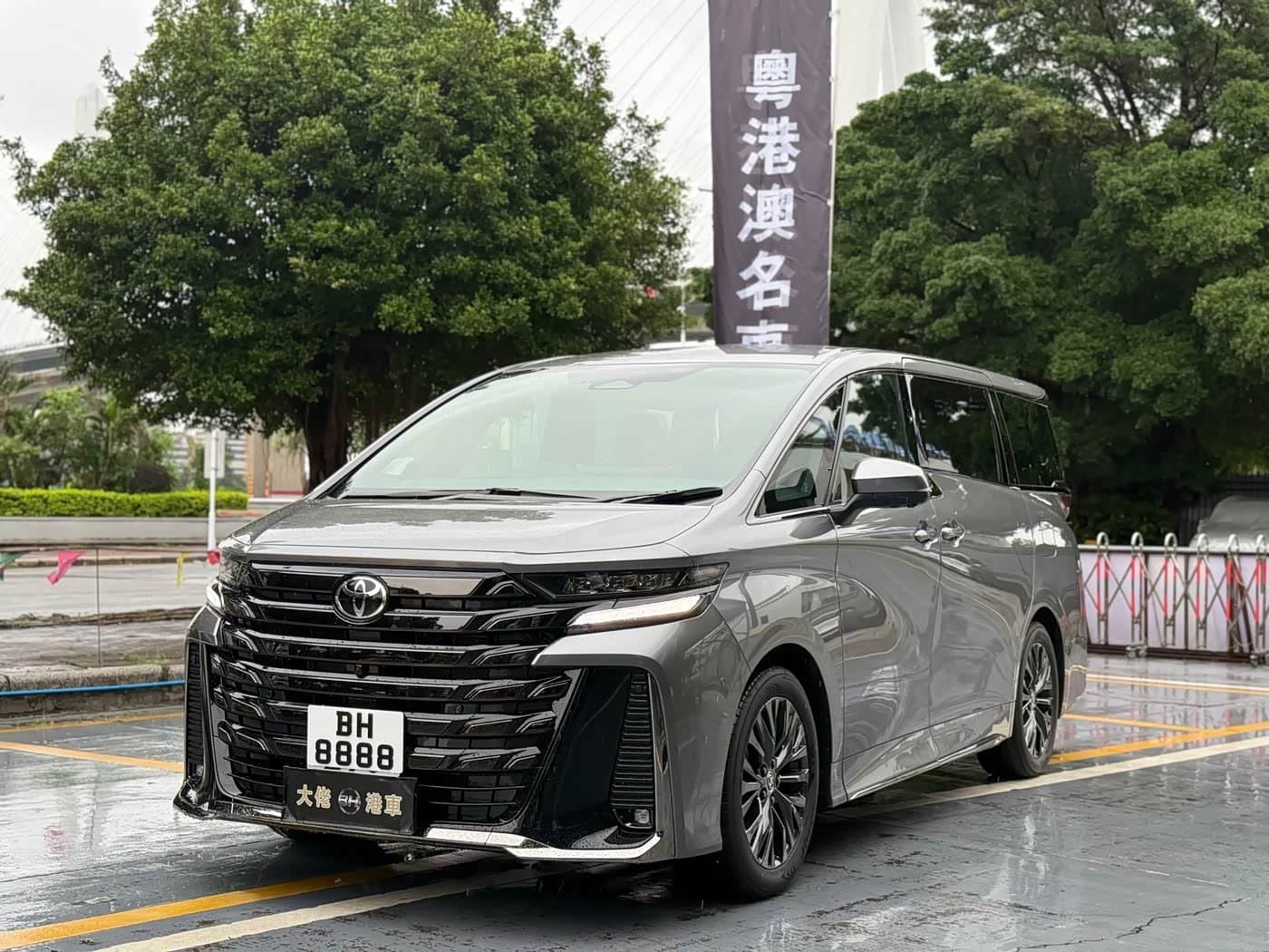 -- Toyota Vellfire 银灰色, 200 km, China export – photo 1