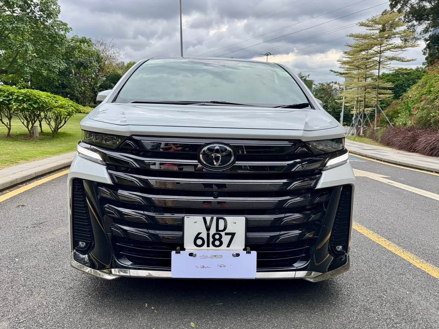 2022 Toyota Vellfire White, 8,000 km, China export – photo 2