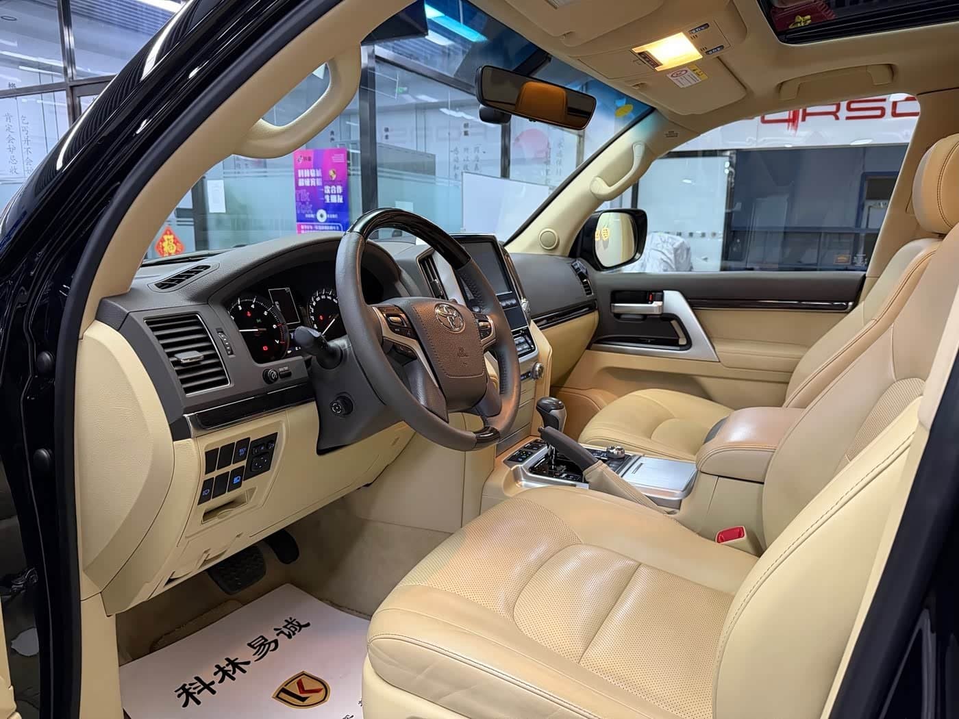2016 Toyota Land Cruiser Black, 61,000 km, China export – photo 3