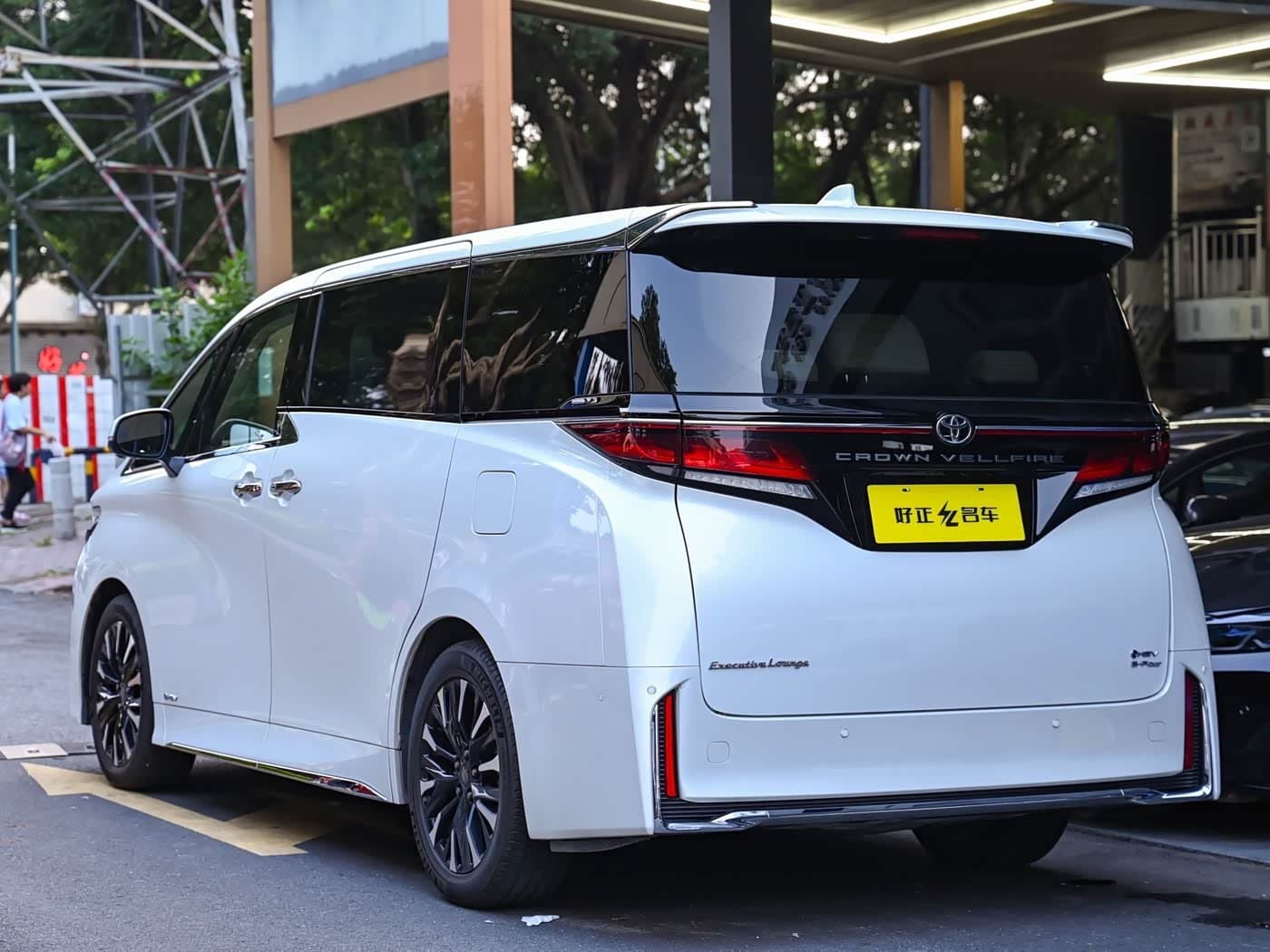 2023 Toyota Vellfire White, 29,000 km, China export – photo 3