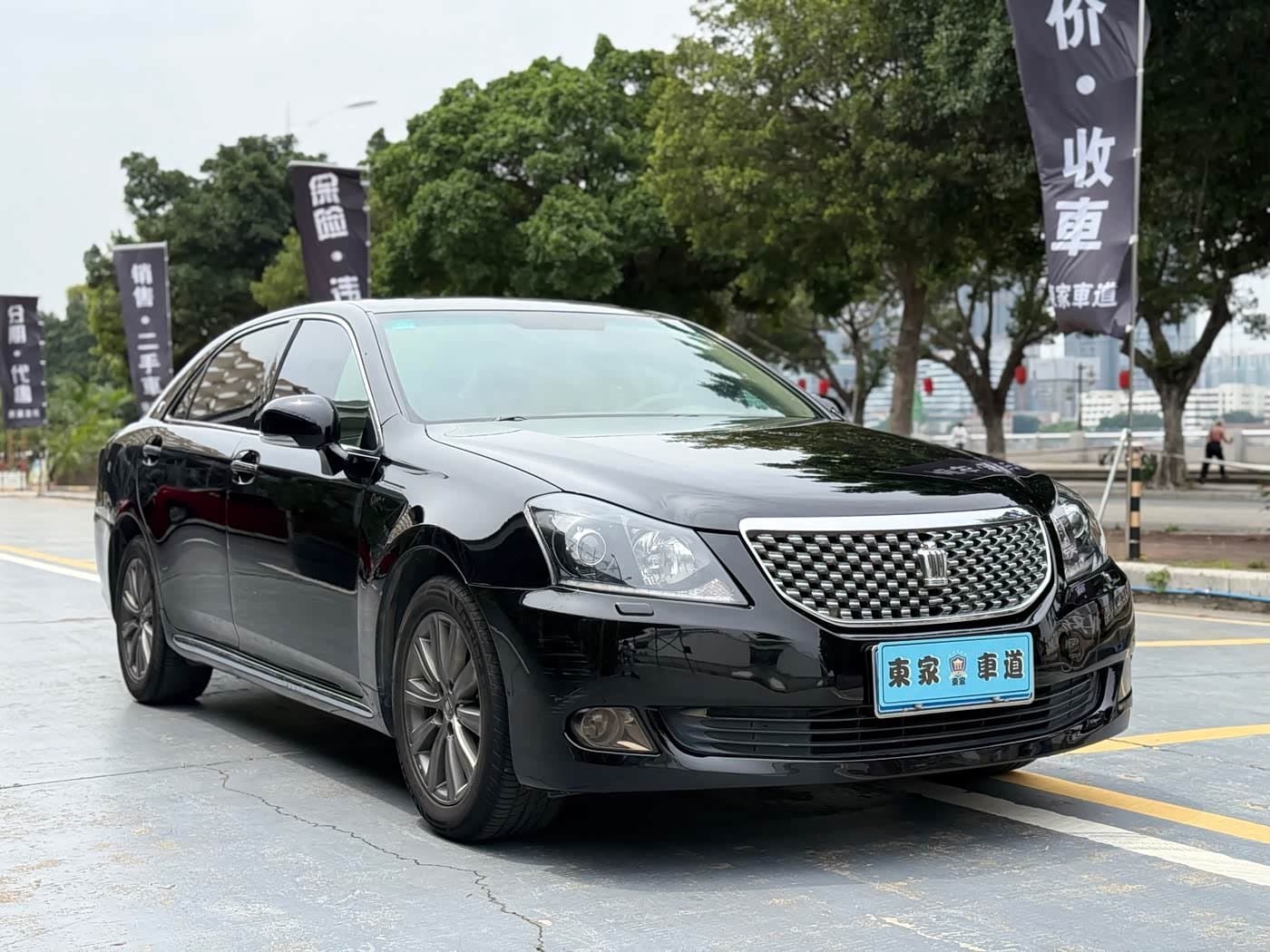 2011 Toyota Crown Black, 140,000 km, China export – photo 3