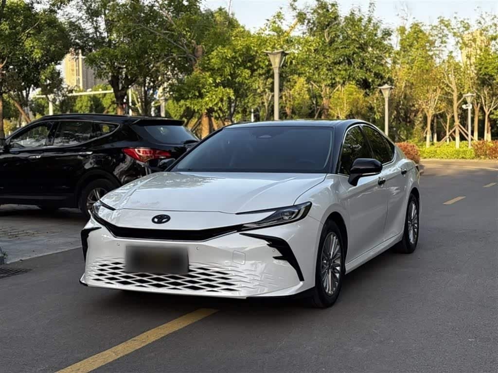 2024 Toyota Camry White, 28,400 km, China export – photo 2