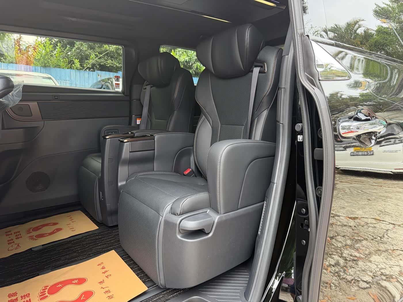 2025 Toyota Alphard Black, 100 km, China export – photo 5