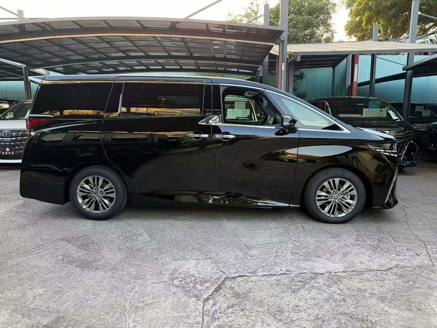 2022 Toyota Alphard Black, 7,000 km, China export – photo 4