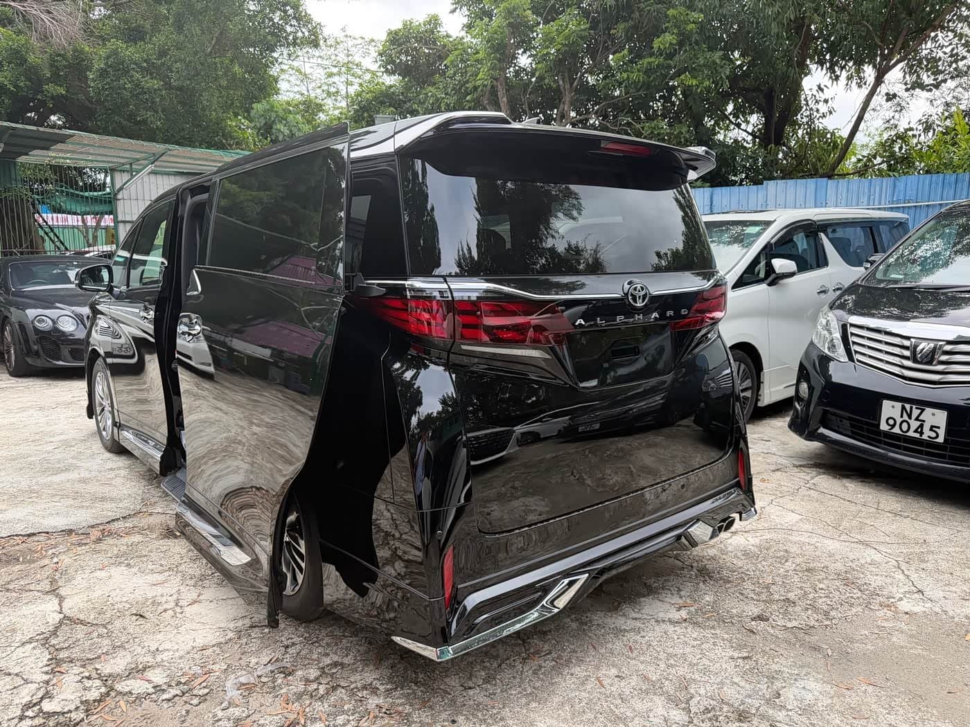 2025 Toyota Alphard Black, 100 km, China export – photo 6