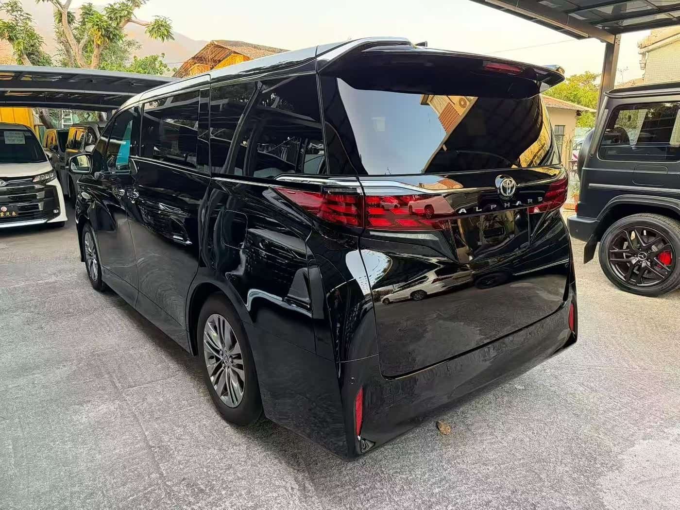 2022 Toyota Alphard Black, 7,000 km, China export – photo 3
