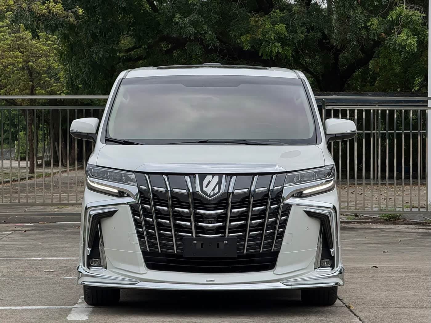 2015 Toyota Alphard White, 150,000 km, China export – photo 1
