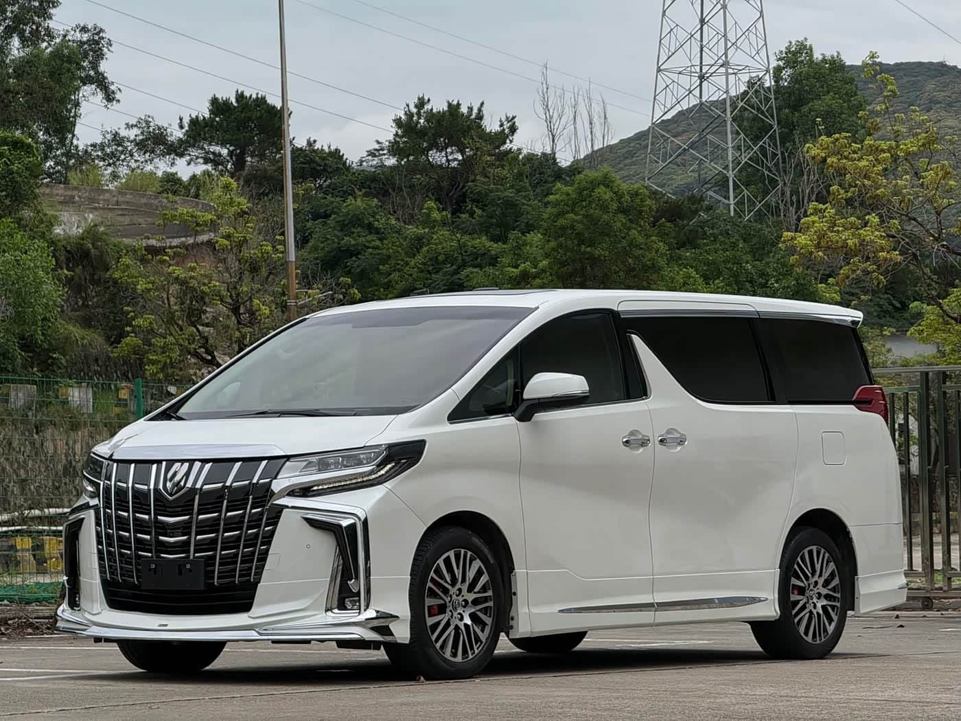 2015 Toyota Alphard White, 150,000 km, China export – photo 2