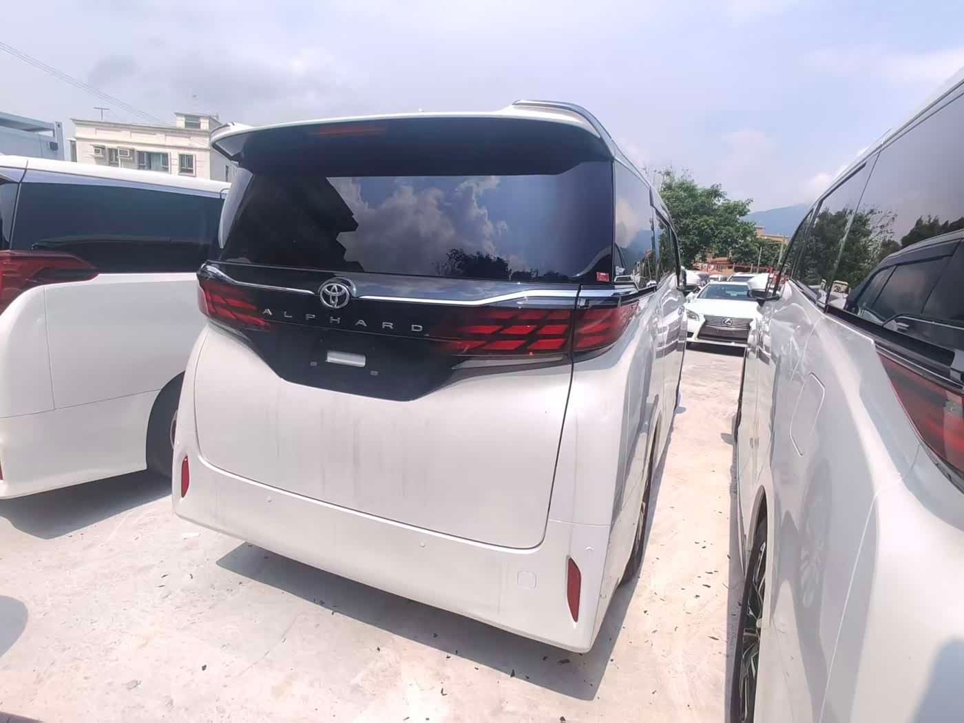 2023 Toyota Alphard White, 35,000 km, China export – photo 5
