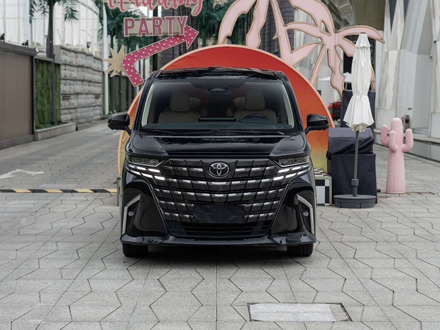 2023 Toyota Alphard Black, 64,700 km, China export – photo 2