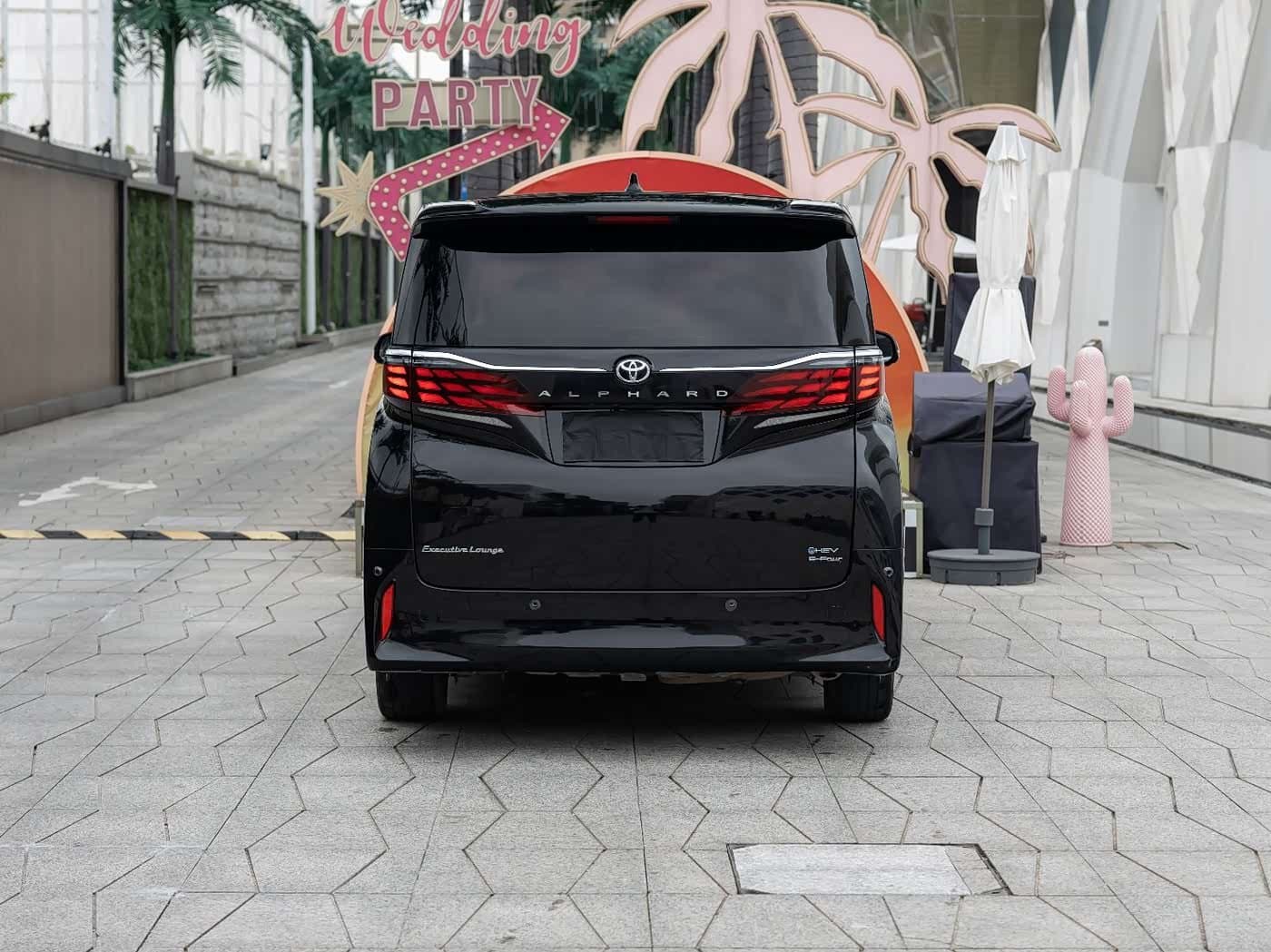 2023 Toyota Alphard Black, 64,700 km, China export – photo 5