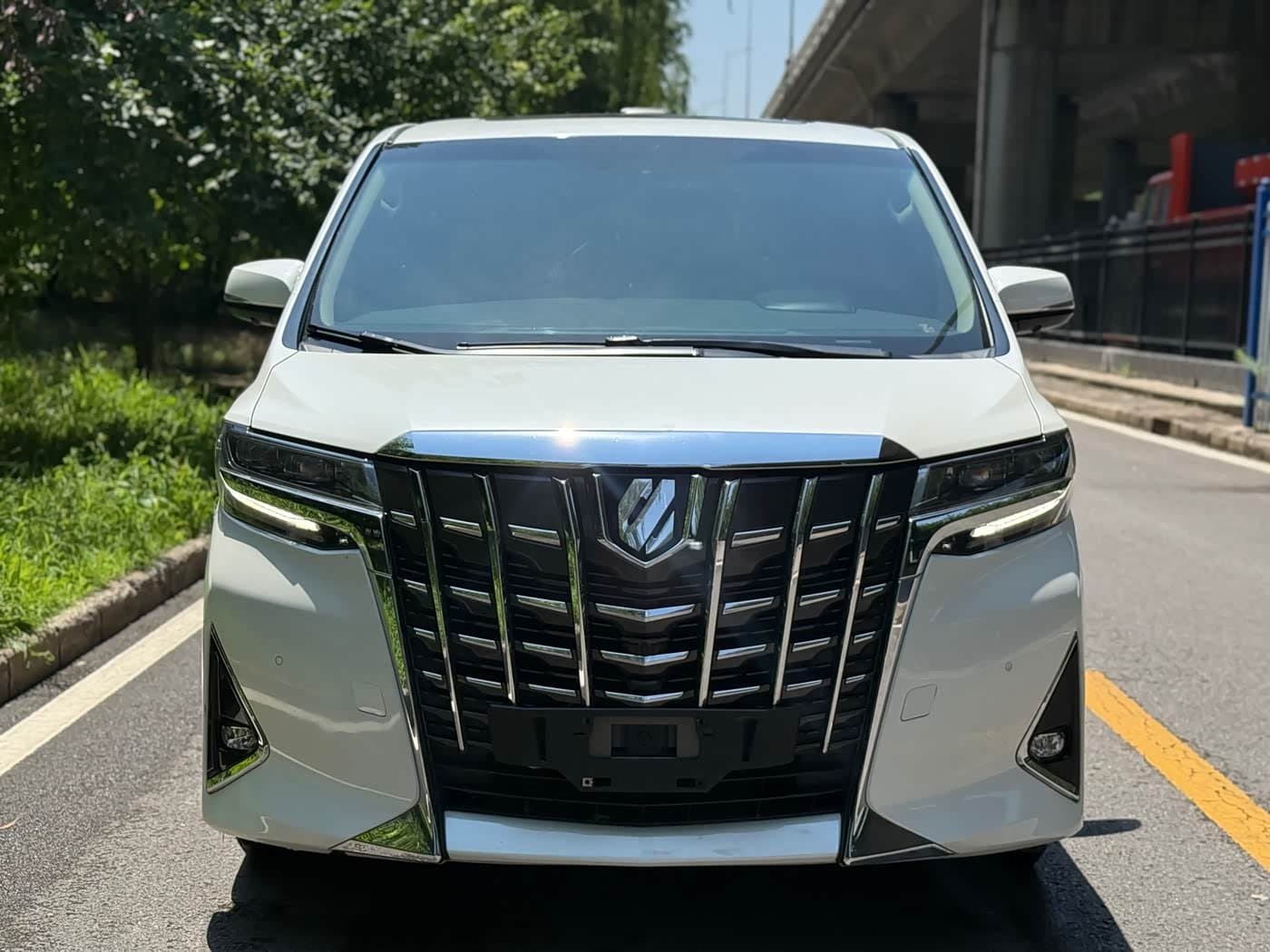 2018 Toyota Alphard White, 87,000 km, China export – photo 2