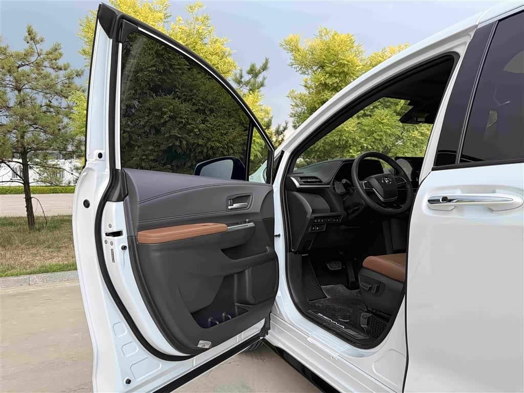2025 Toyota Sienna White, 6,000 km, China export – photo 4