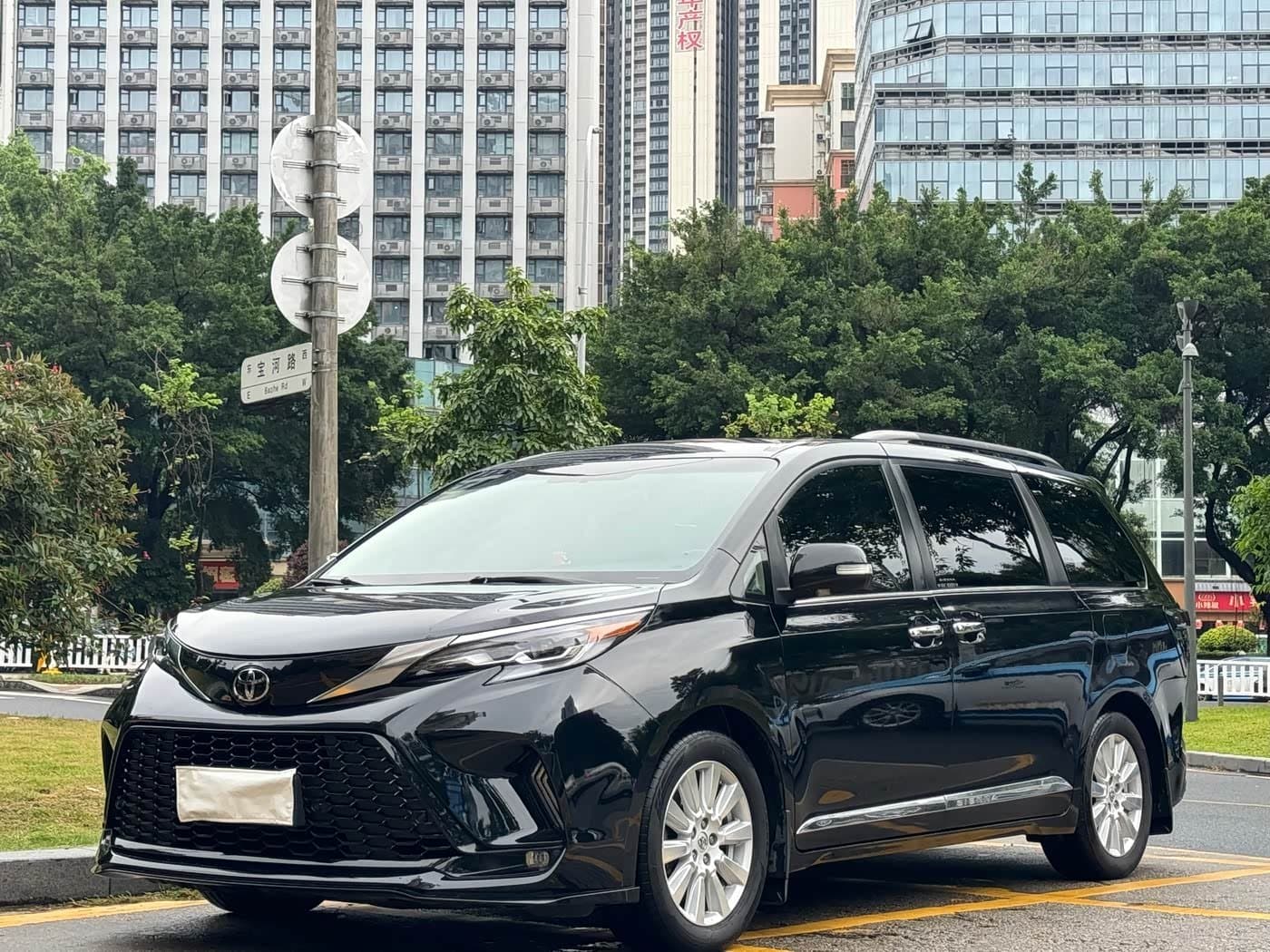 2015 Toyota Sienna Black, 130,000 km, China export – photo 1