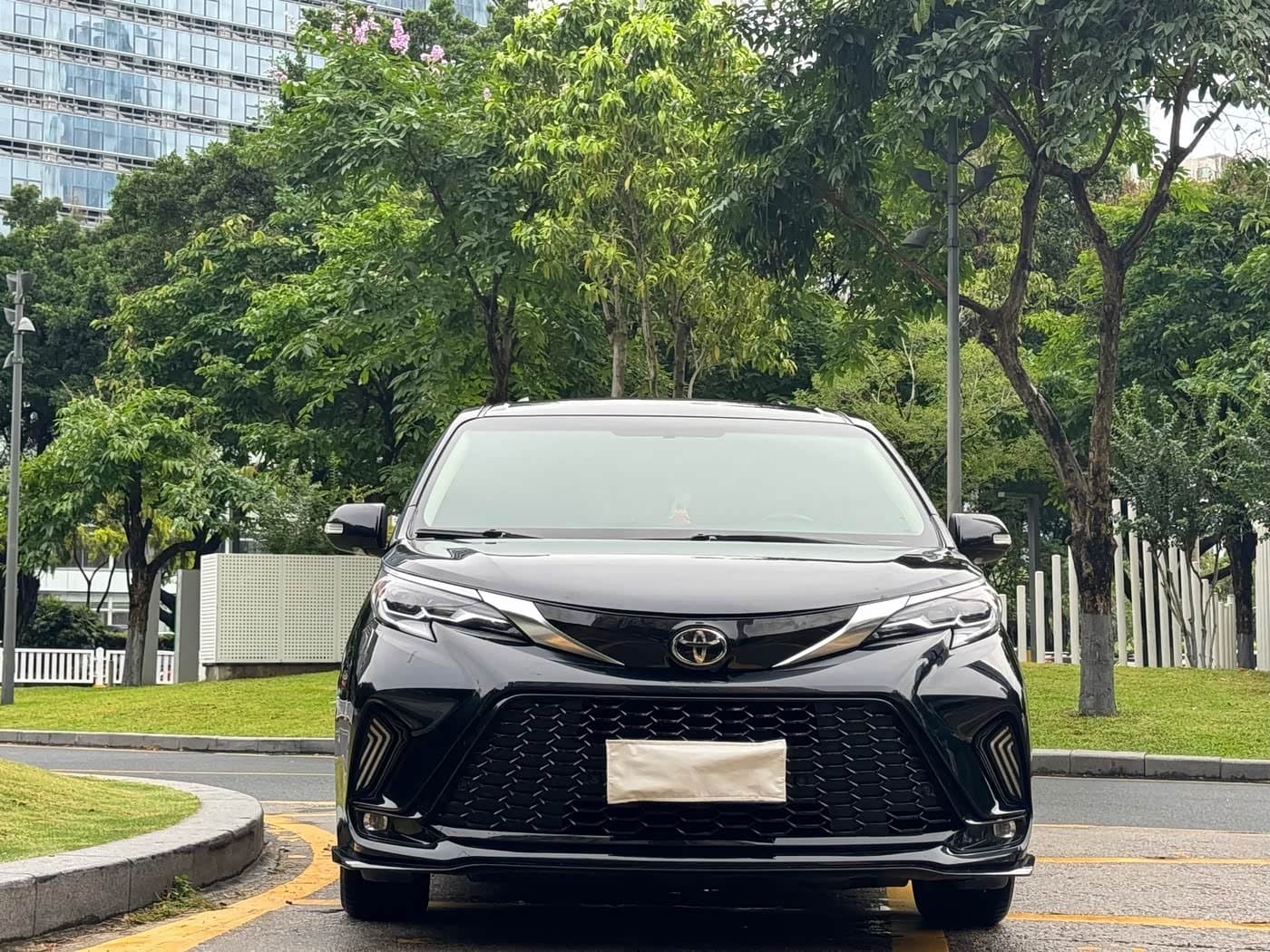 2015 Toyota Sienna Black, 130,000 km, China export – photo 2