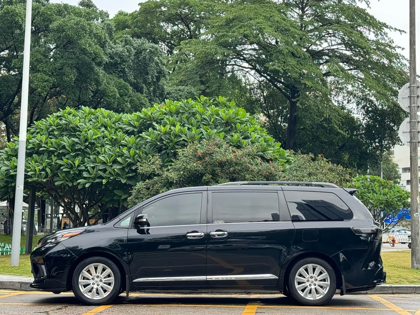 2015 Toyota Sienna Black, 130,000 km, China export – photo 4