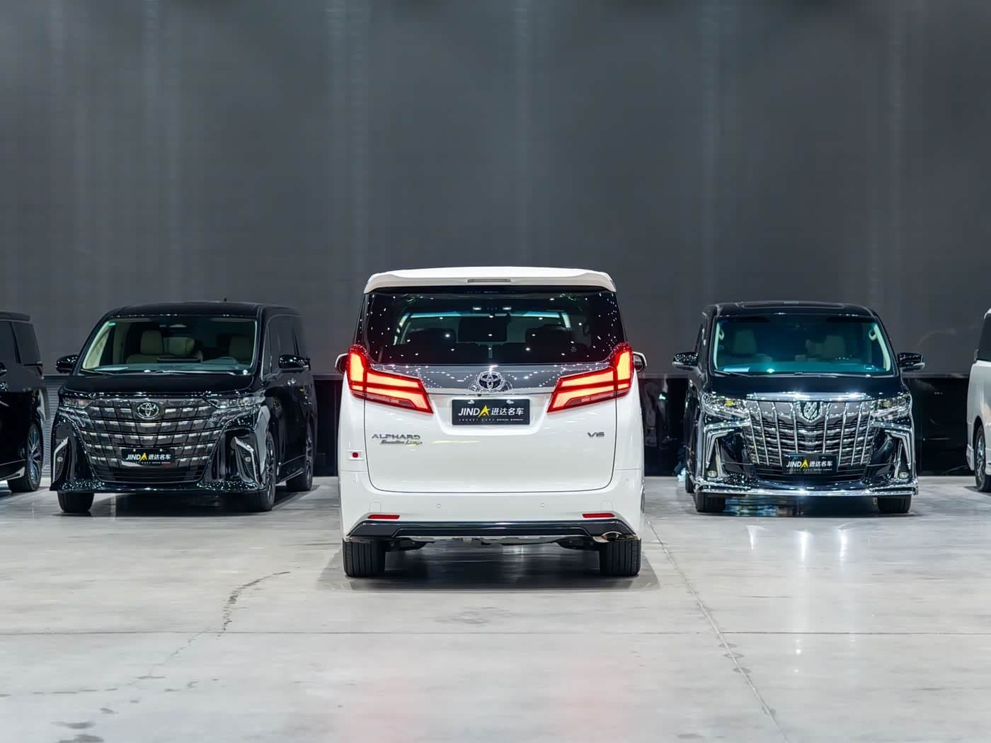 2018 Toyota Alphard White, 36,000 km, China export – photo 3