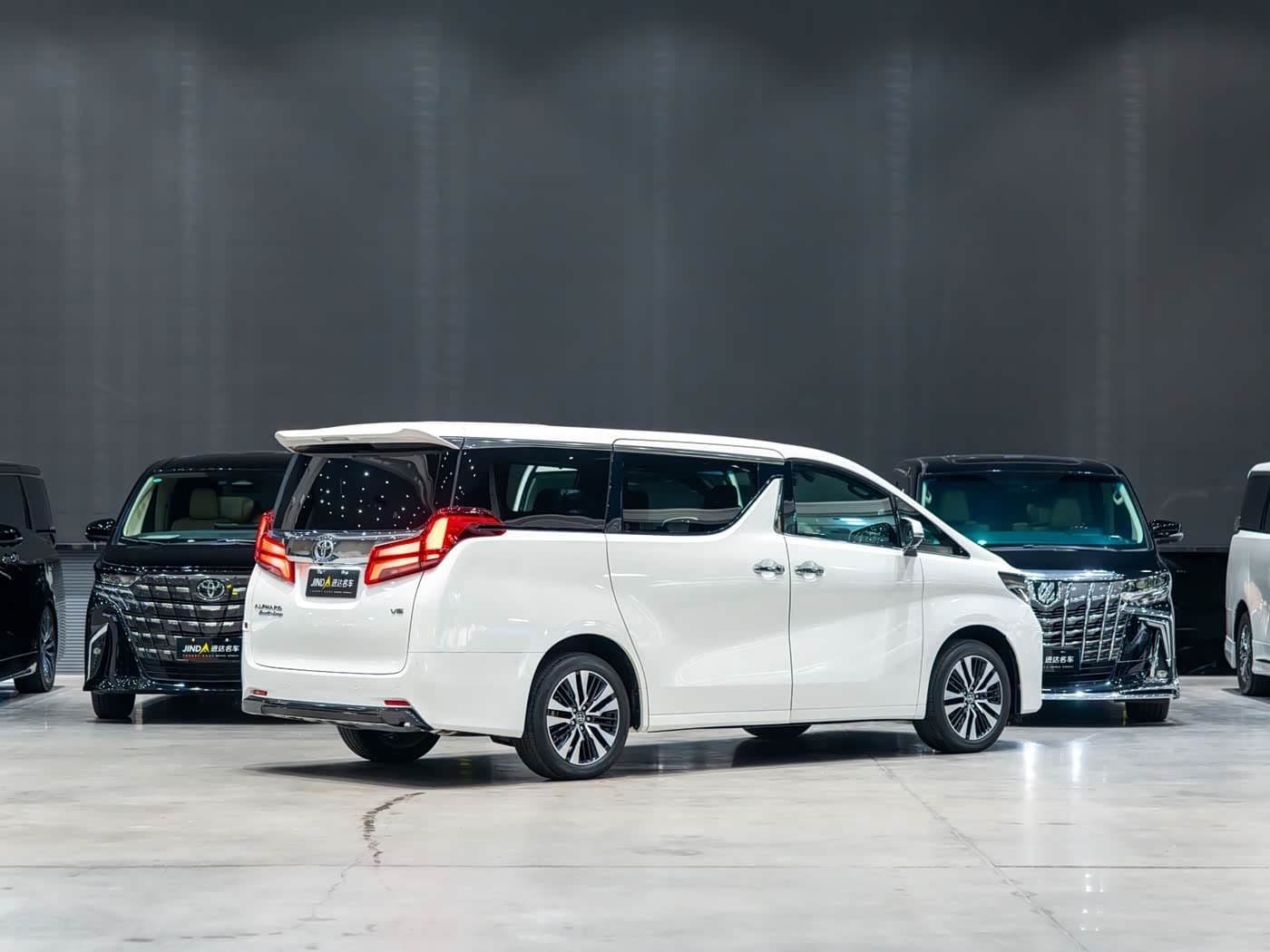 2018 Toyota Alphard White, 36,000 km, China export – photo 4