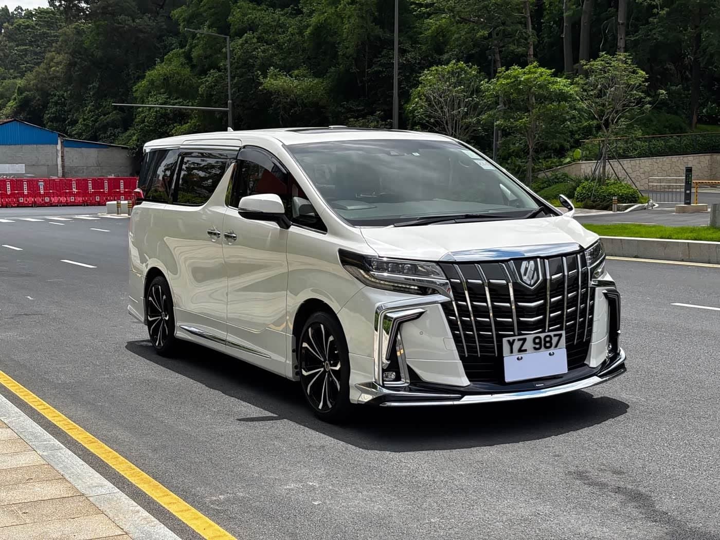 2018 Toyota Alphard White, 40,000 km, China export – photo 3