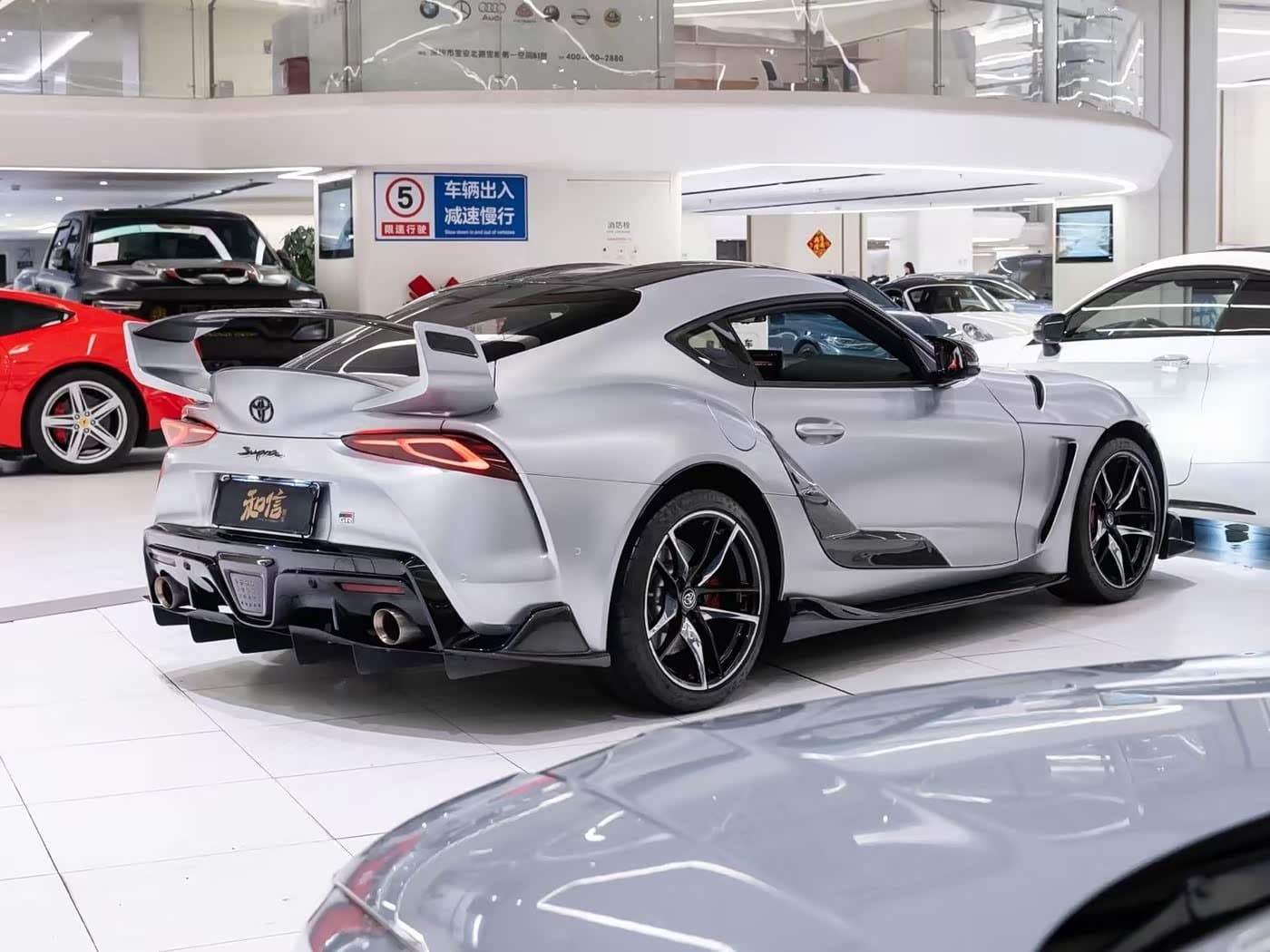 2021 Toyota Supra 银灰色, 21,000 km, China export – photo 5