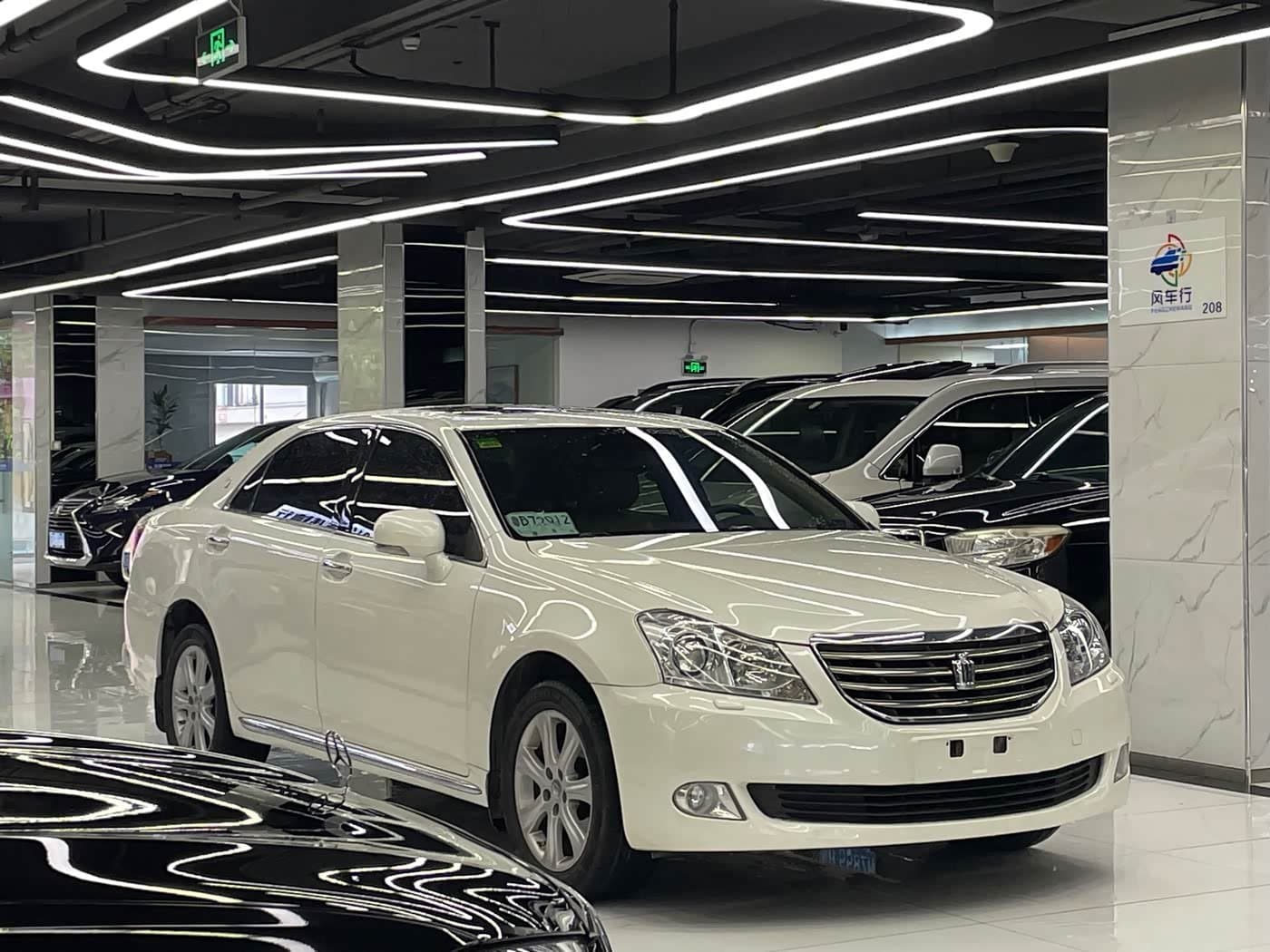 2009 Toyota Crown White, 135,000 km, China export – photo 3
