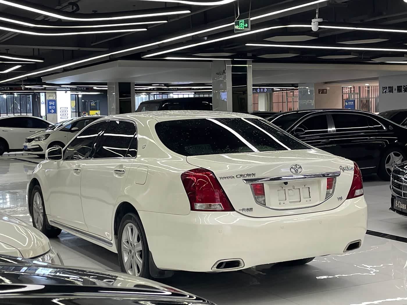 2009 Toyota Crown White, 135,000 km, China export – photo 5