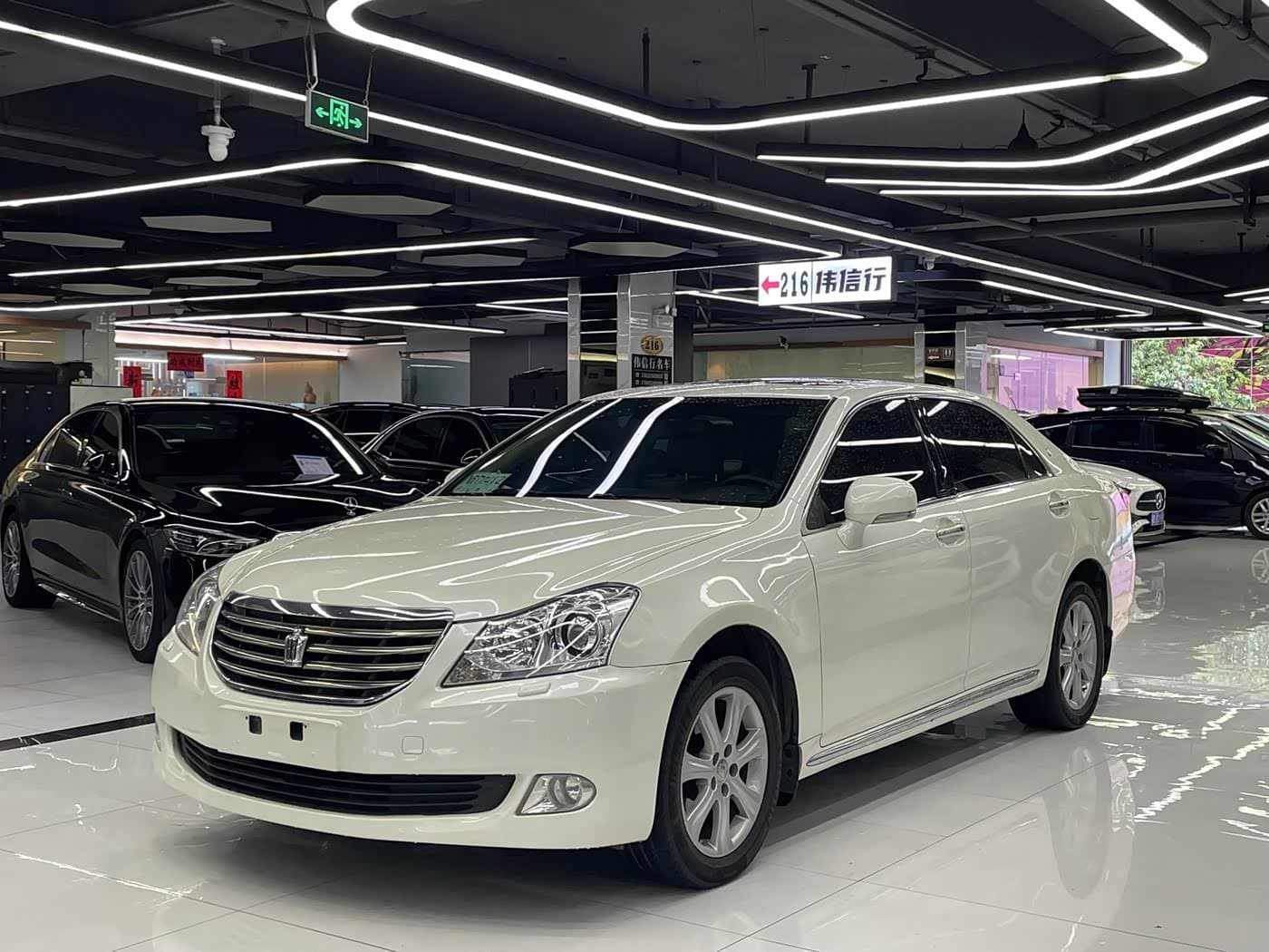 2009 Toyota Crown White, 135,000 km, China export – photo 1