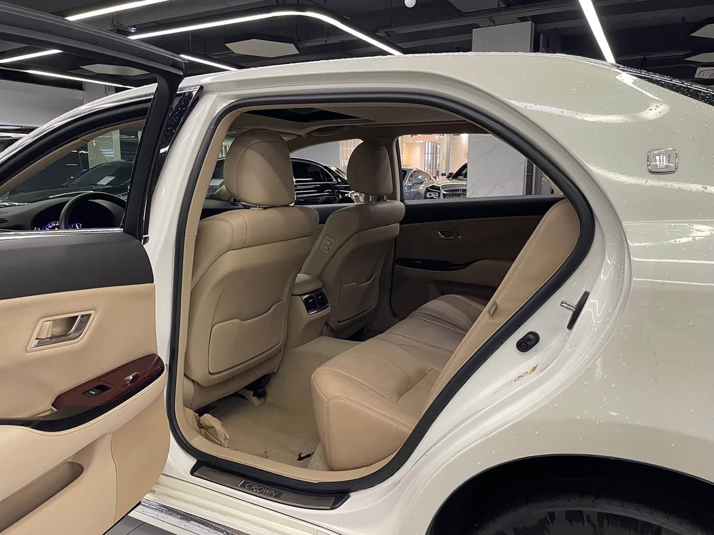 2009 Toyota Crown White, 135,000 km, China export – photo 7