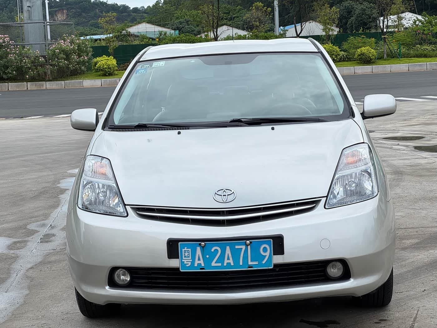 - Toyota Prius 银灰色, 160,000 km, China export – photo 2