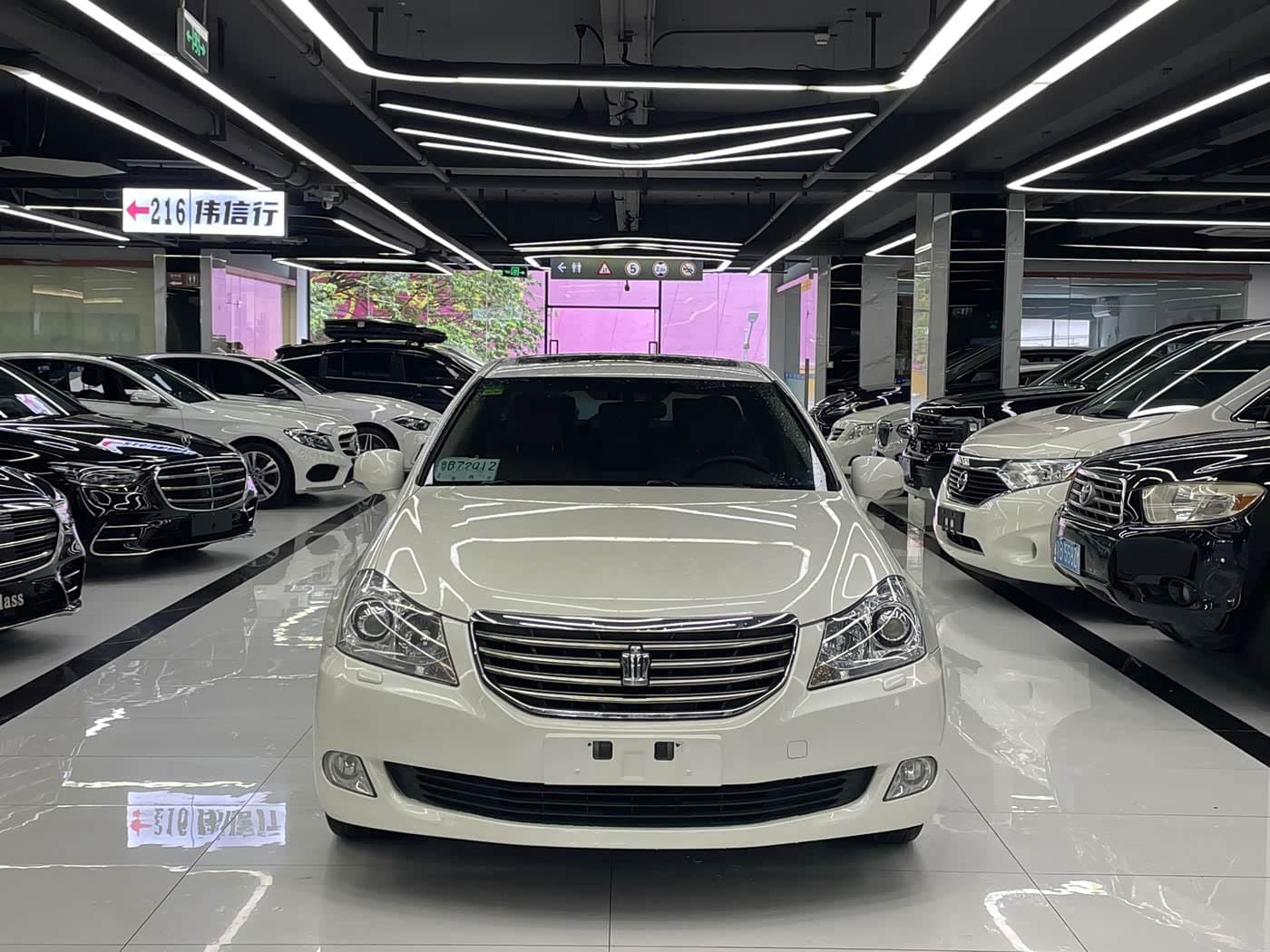 2009 Toyota Crown White, 135,000 km, China export – photo 2