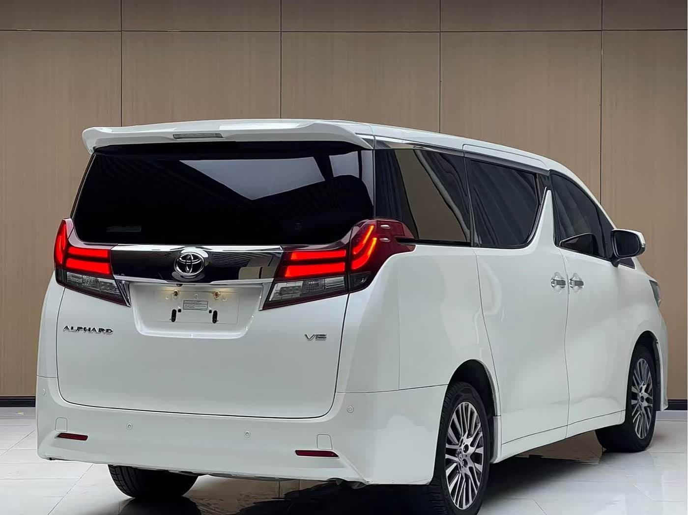 2015 Toyota Alphard White, 185,000 km, China export – photo 3