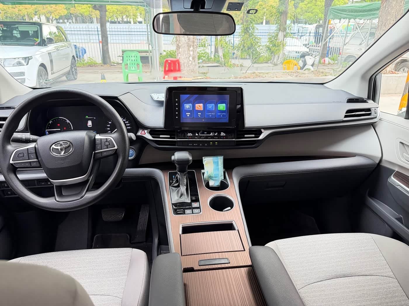 2024 Toyota Sienna White, 16,000 km, China export – photo 4