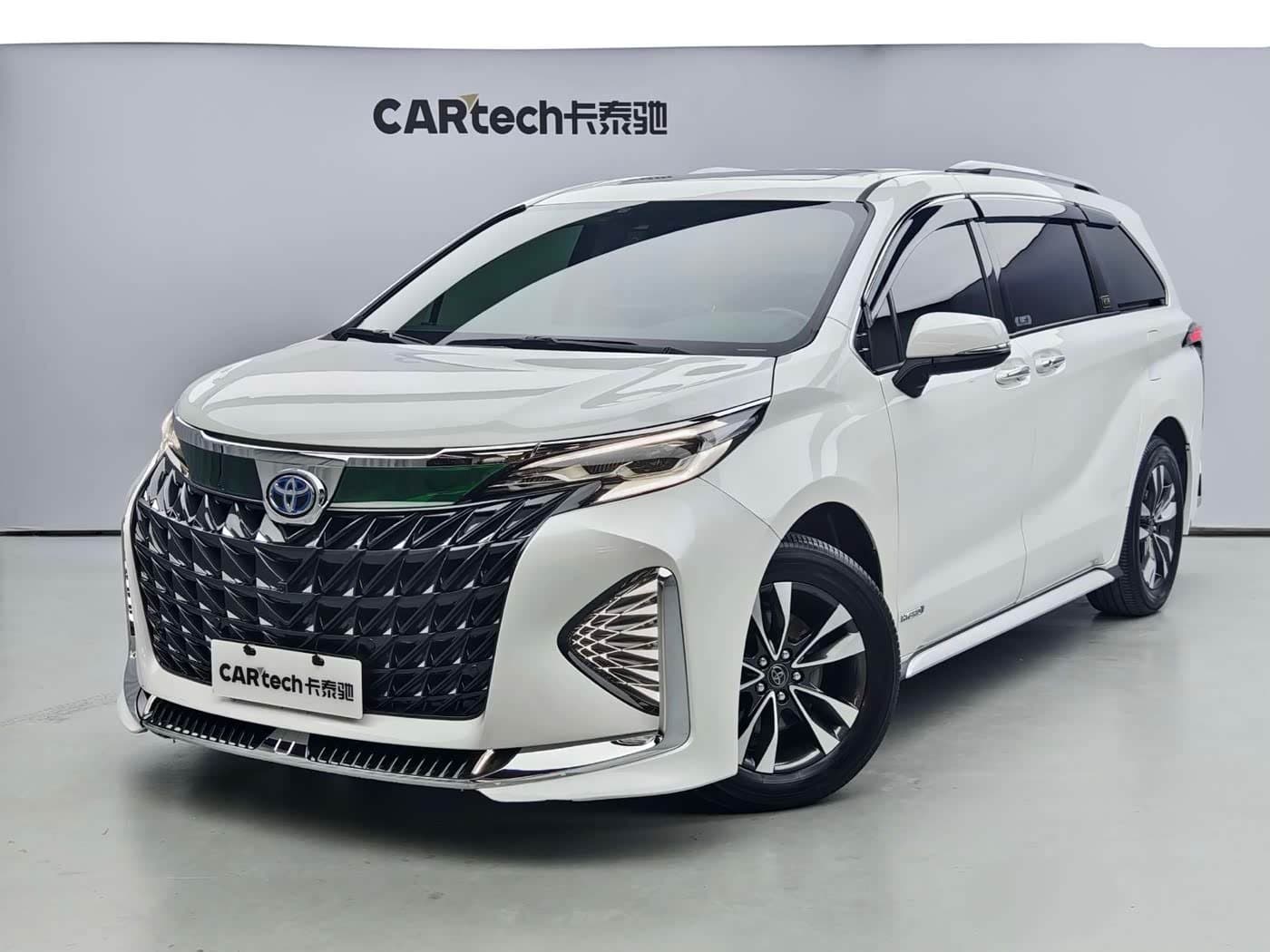 2024 Toyota Sienna White, 16,000 km, China export – photo 1