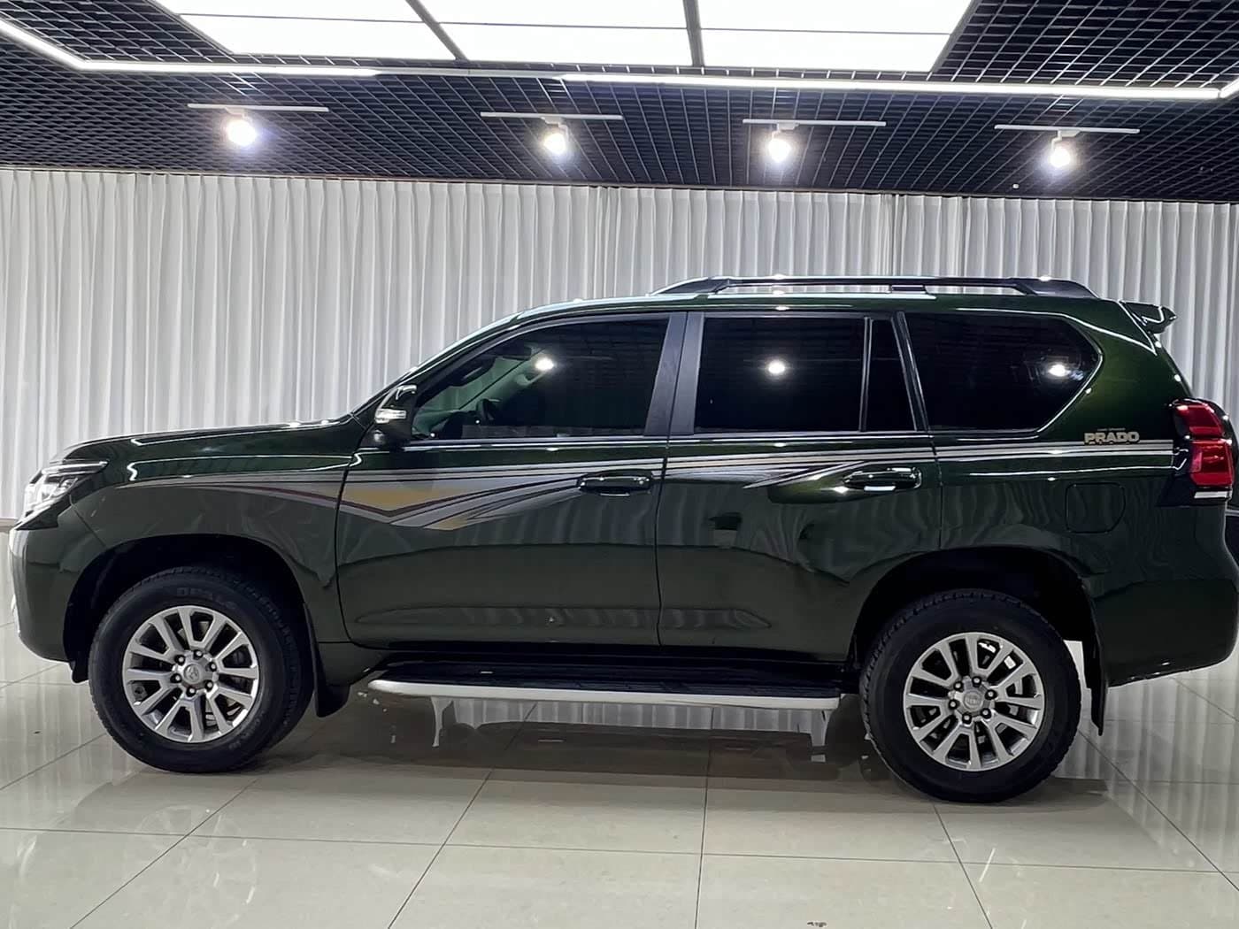 2017 Toyota Prado Green, 74,000 km, China export – photo 3
